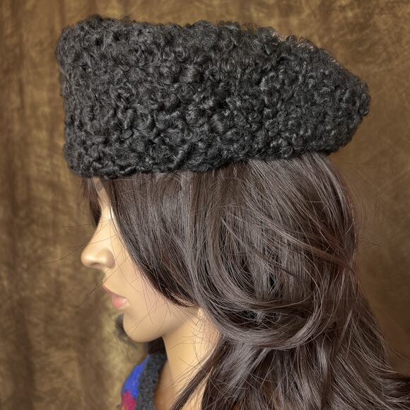 Vintage 50s Beret Hat Curly Fuzzy Exterior Black Satin Lining Classic Retro - Picture 1 of 8